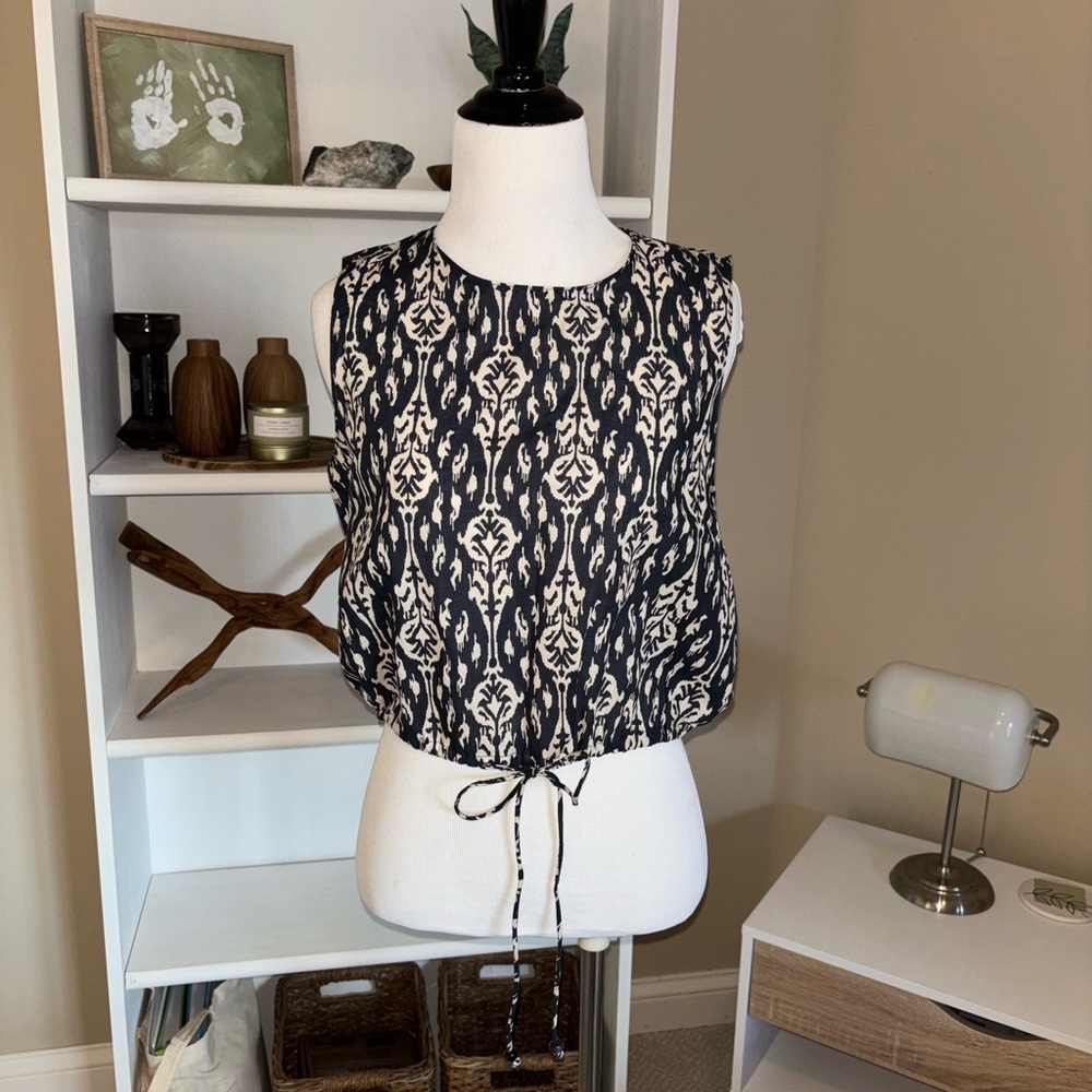 NWT Zara: Navy and Cream Sleeveless Top with Tie